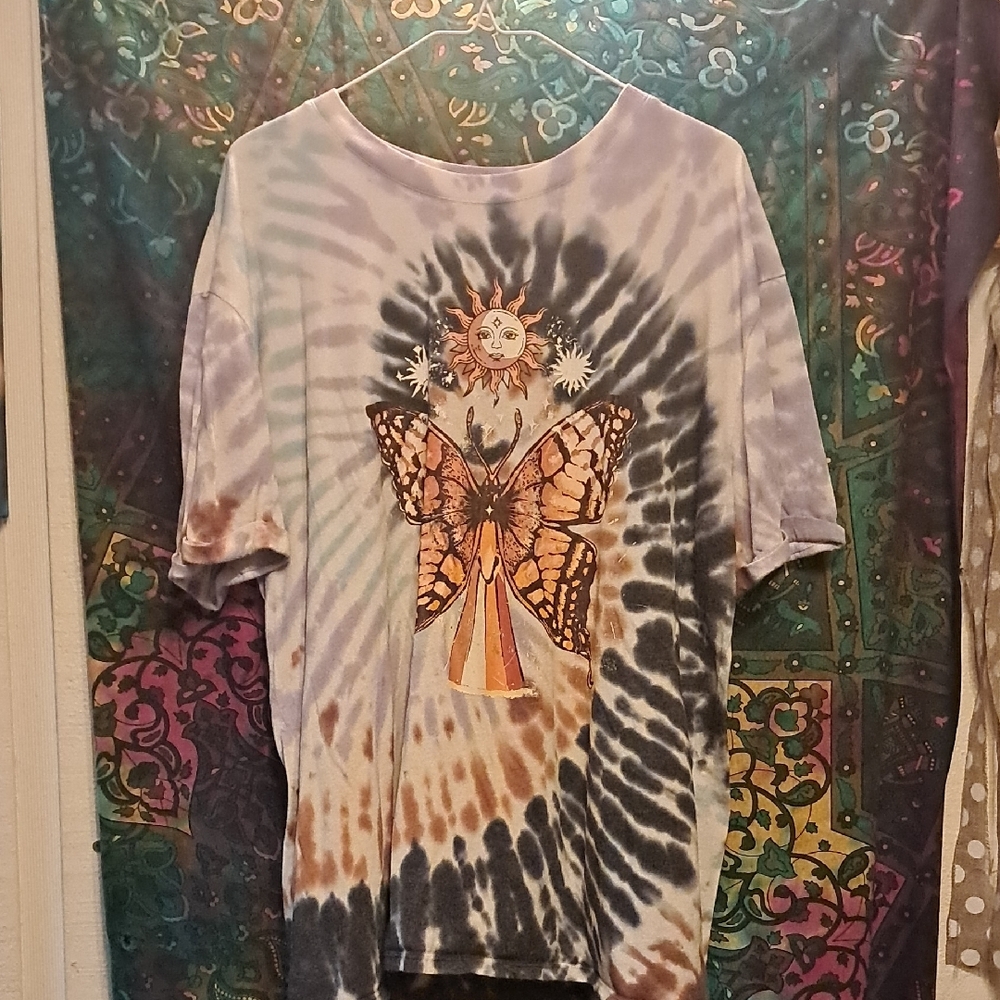 Tie-Dye Sun and Butterfly Graphic Tee